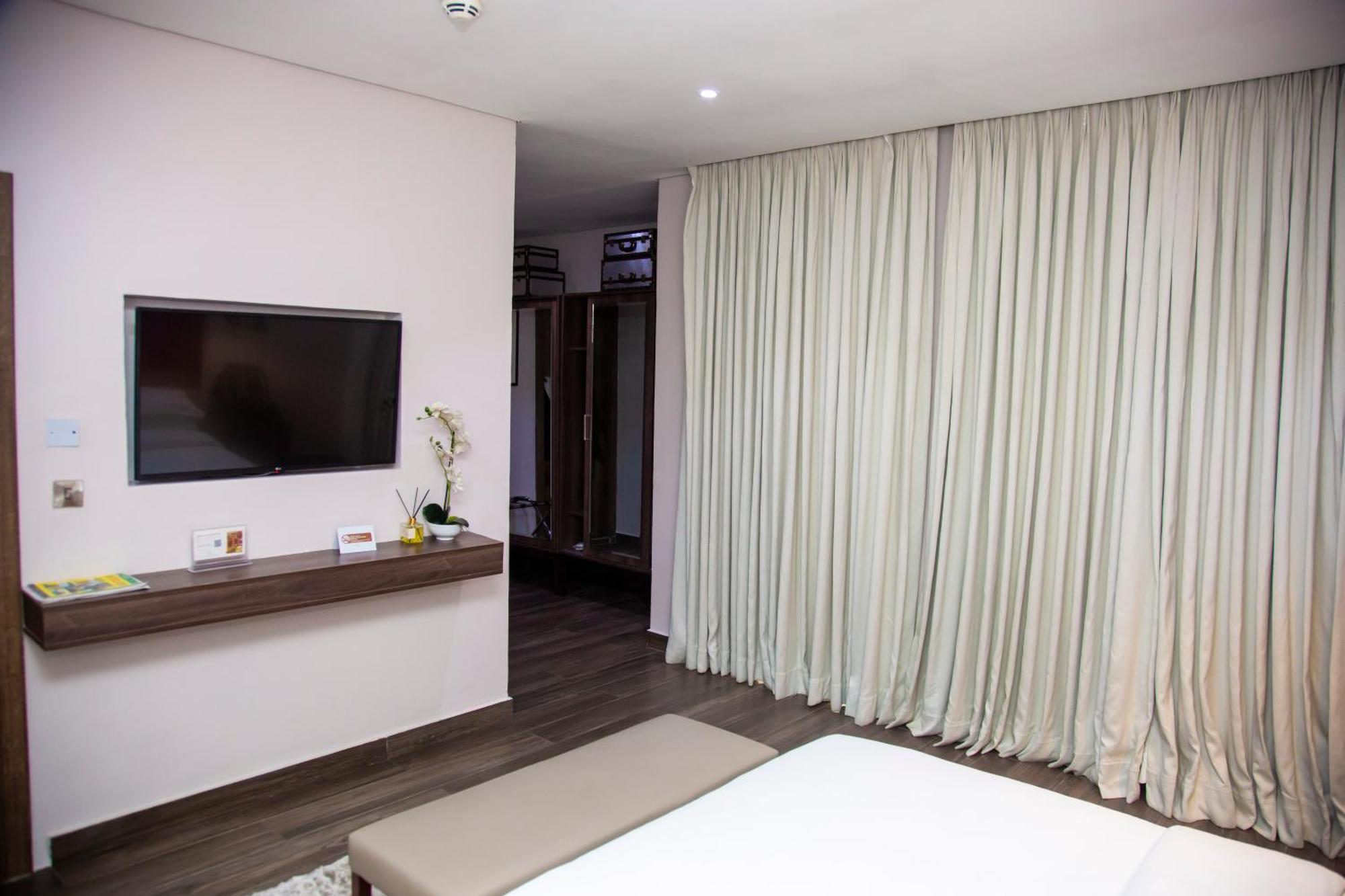 เดอะ ไวท์ ออร์คิด โฮเต็ล Hotel ลากอส ภายนอก รูปภาพ