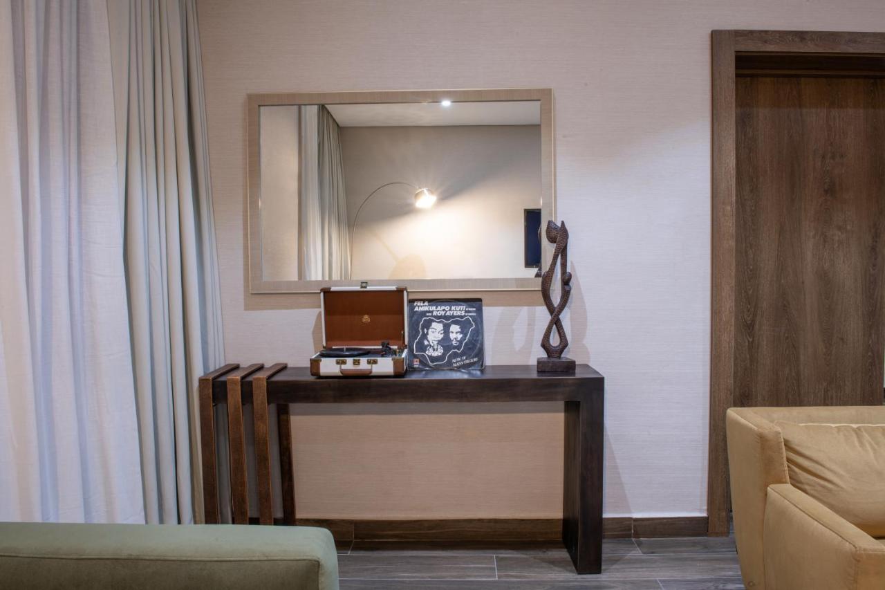 เดอะ ไวท์ ออร์คิด โฮเต็ล Hotel ลากอส ภายนอก รูปภาพ